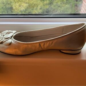 Source Unknown Gold Women's Flats with Floral Accent